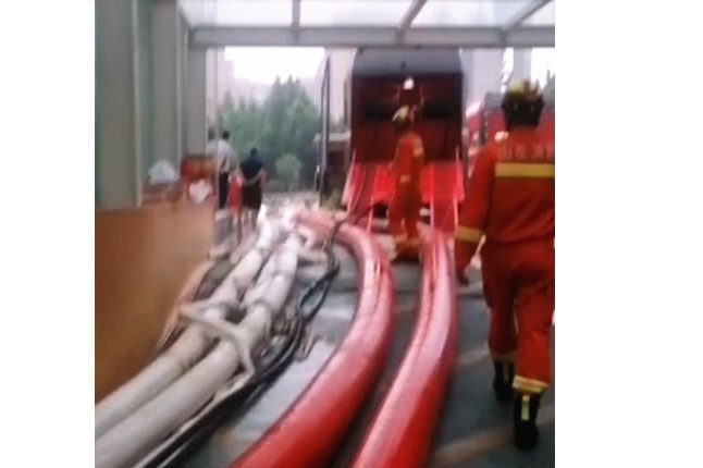 龙吸水和AOA最新版登录中国有限公司官网潜水泵一起排水，加油！